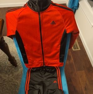 Kids Adidas track suit sz 7